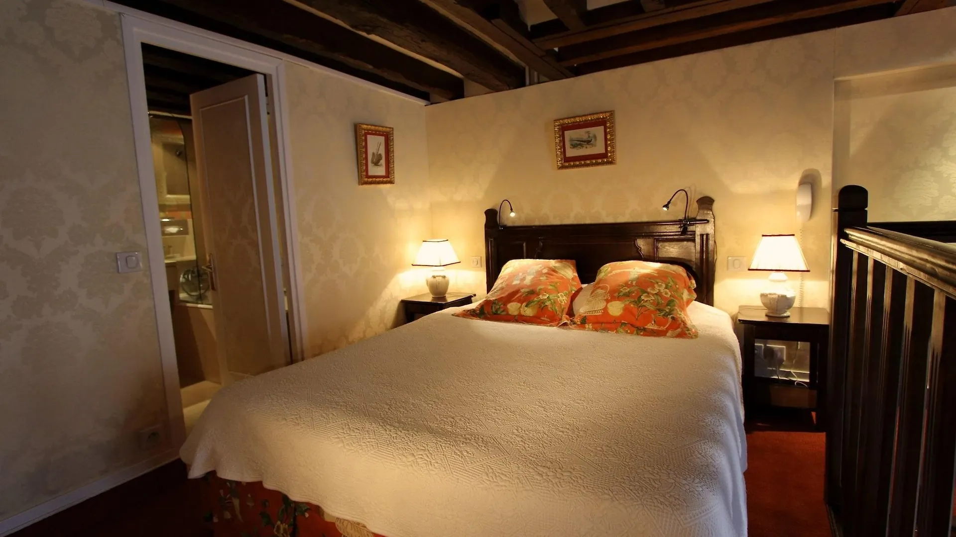De La Bretonnerie 3* Paris
