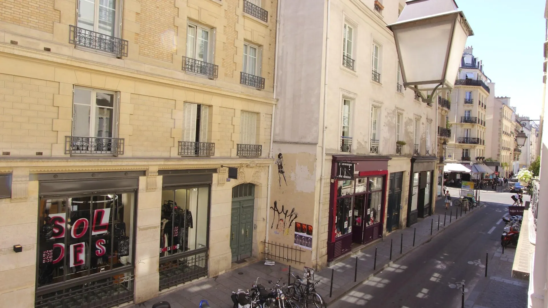 De La Bretonnerie Paris